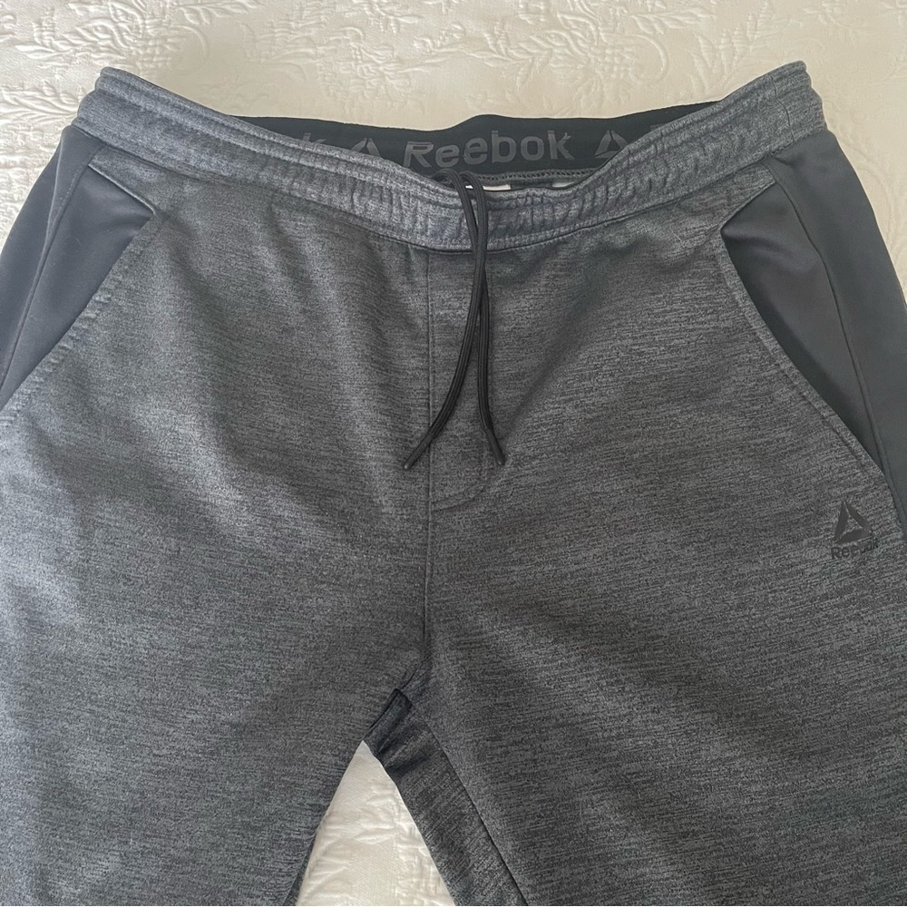 Reebok Gray Sweatpants Joggers. Zip pocket. Like new. Size XL